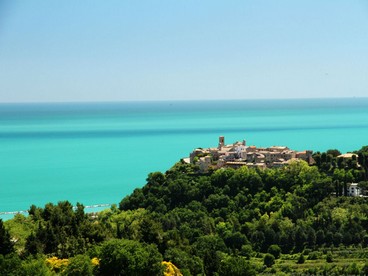 Torre di Palme, Marche - ph via Roberta Baldassarri