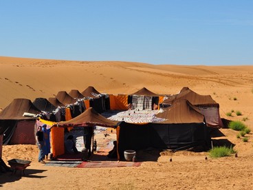 Un campo di tende nel deserto in Marocco