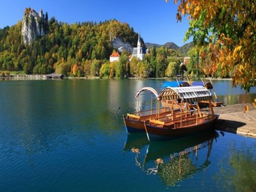 Attracco delle barchette sul Lago di Bled