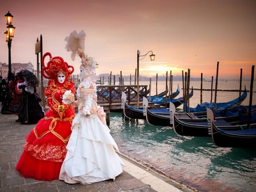 Carnevale di Venezia: maschere e gondole