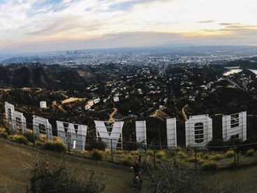Hollywood Sign dall'alto, con vista su Los Angeles