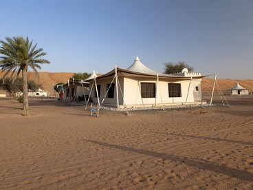Un campo tendato In Oman, per dormire nel deserto