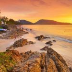 La spiaggia di Patong, a Phuket, in Thailandia