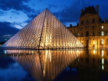 Louvre di notte: la Piramide
