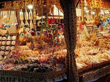 Uno stand dei mercatini di Natale di Cracovia