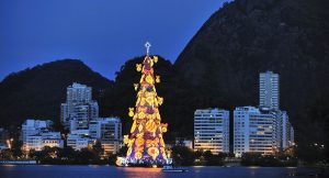 L'albero di Natale galleggiante a Rio de Janeiro