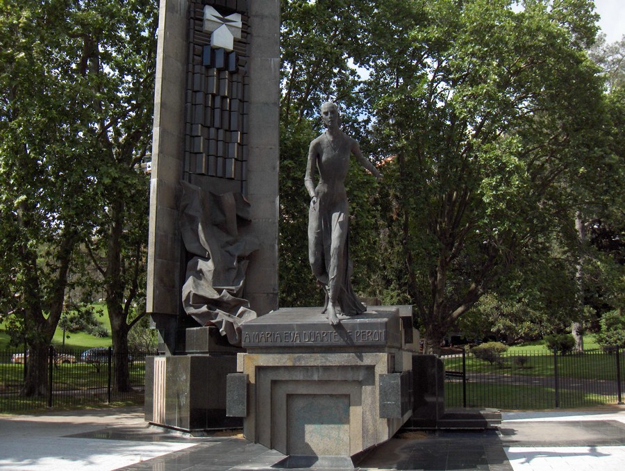 Monumento a Evita Perón - ph Sking via Wikipedia - Creative Commons Attribution-Share Alike 3.0 Unported