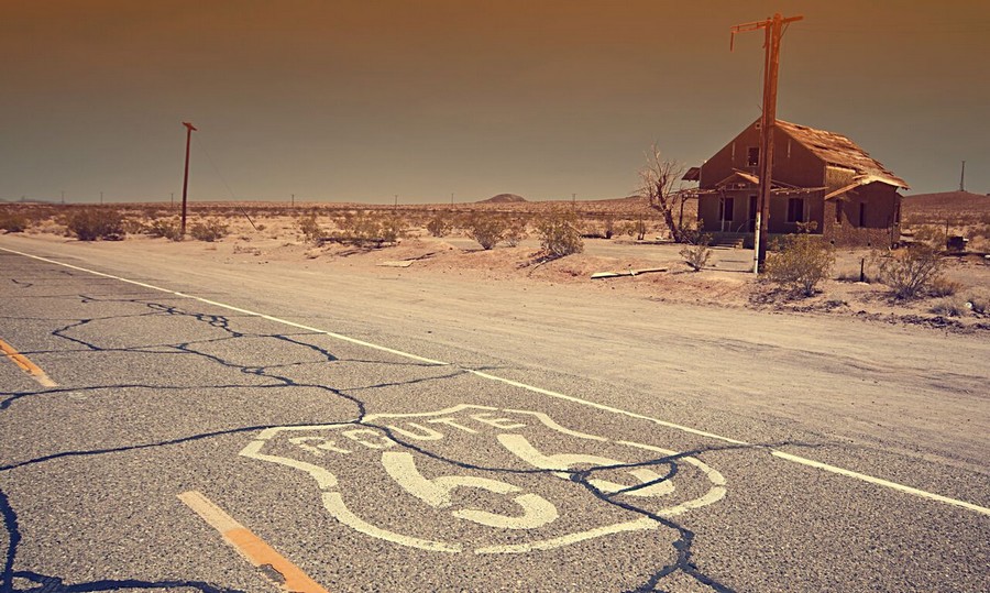 Iconico tratto della Route 66 in California