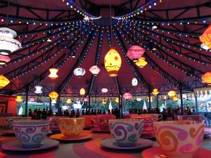 Giostra delle Tazze Matte nell'Hong Kong Disneyland - ph Wpcpey