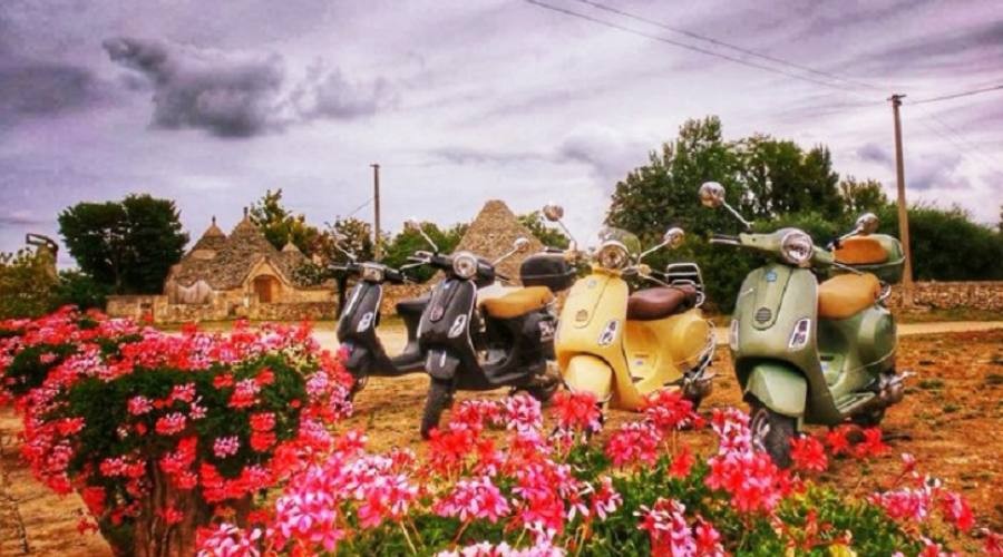 Itinerari in Vespa fra i trulli pugliesi