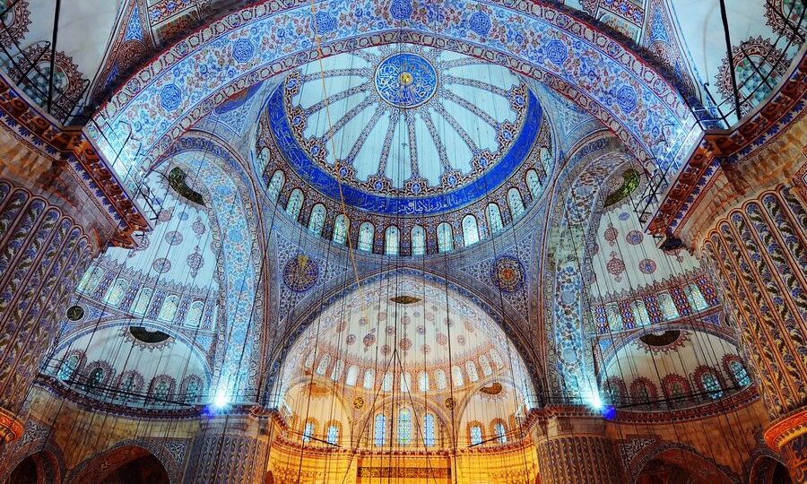 Interni della Moschea Blu di Istanbul