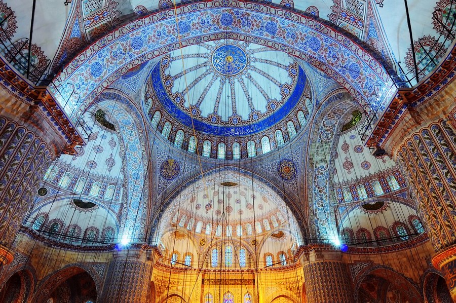 Interni della Moschea Blu di Istanbul