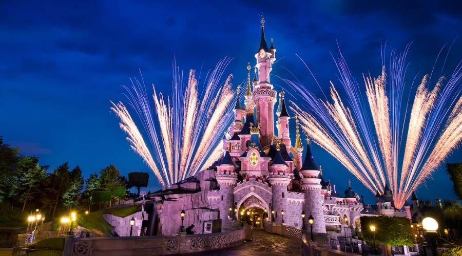 Disneyland Paris: fuochi d'artificio sul castello