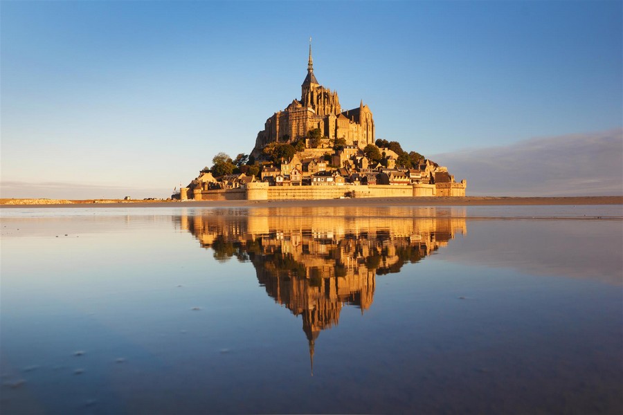 Mont Saint Michel con l'alta marea