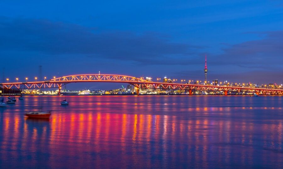 Harbour Bridge e skyline di Auckland