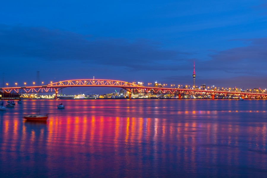 Harbour Bridge e skyline di Auckland