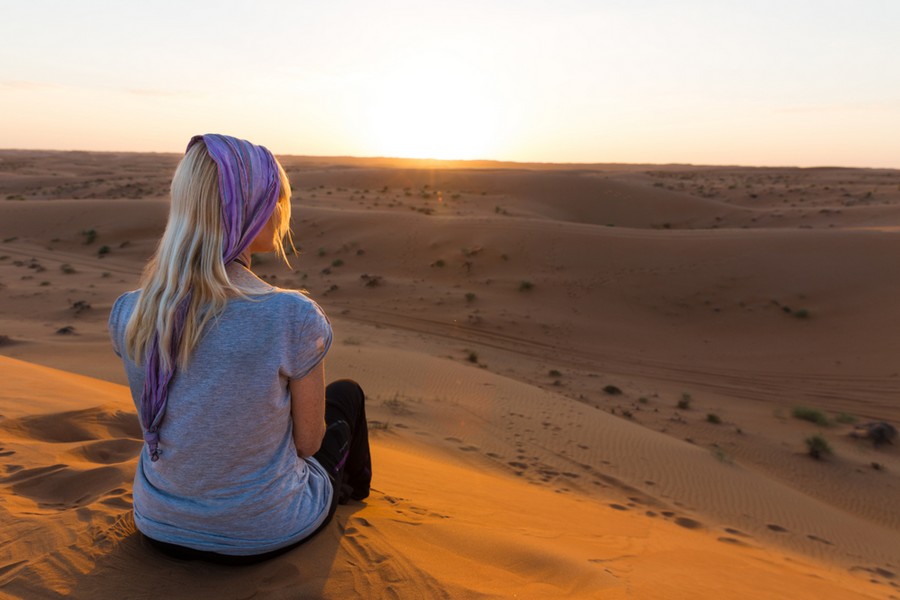 Meditazione nel deserto Wahiba in Oman
