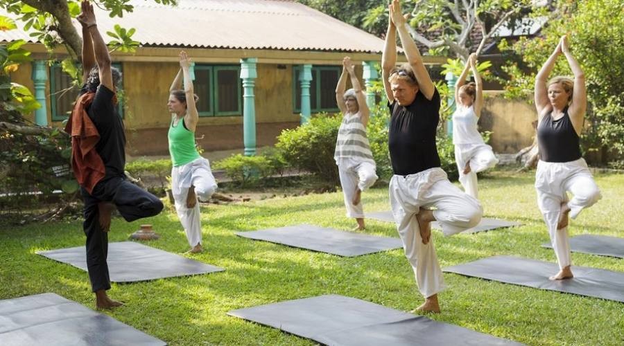 Yoga in un resort ayurvedico