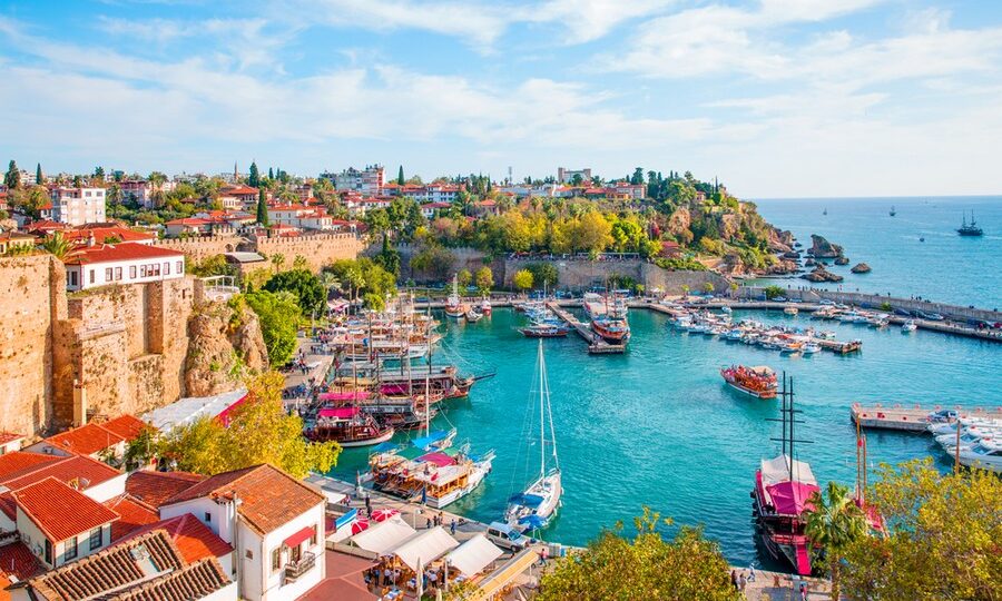 Porto e quartiere Kaleici di Antalya