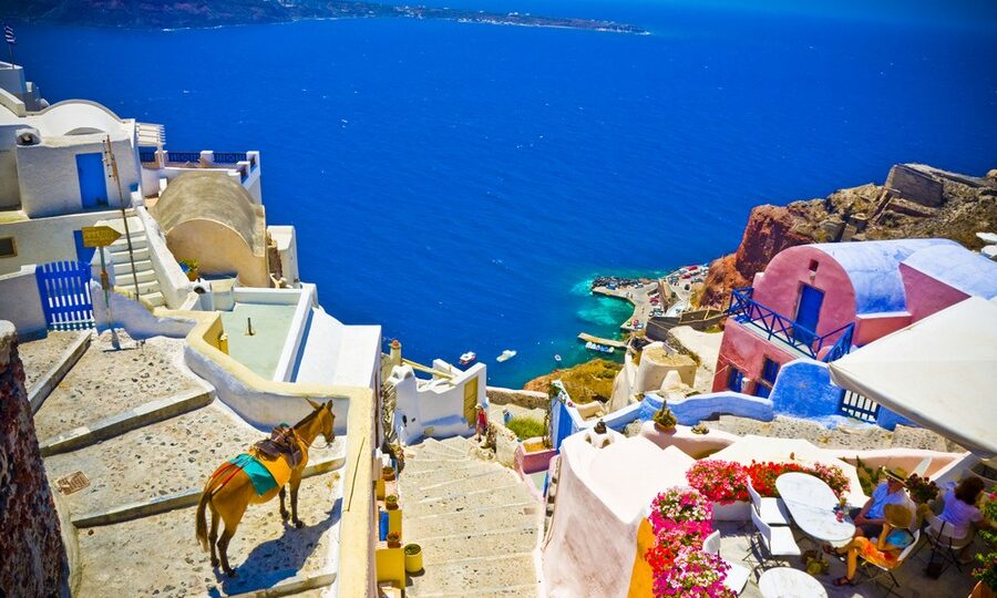 Santorini, panorama con asinello