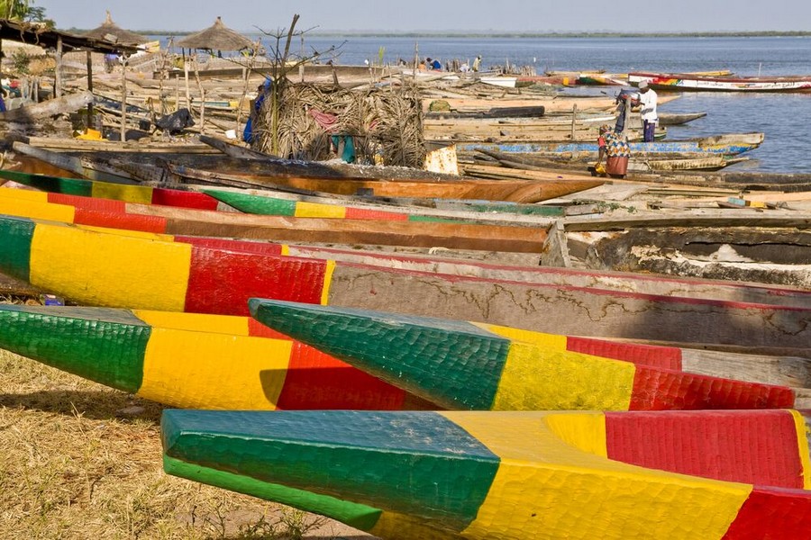 Barche colorate sulle coste del Senegal