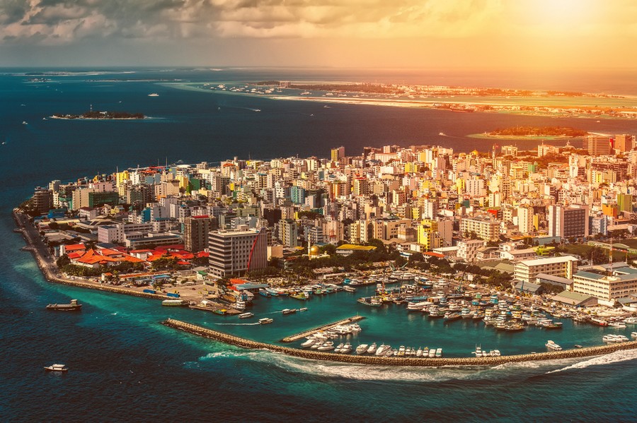 Tramonto su Malé, capitale delle Maldive