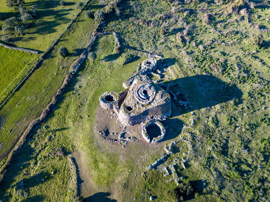 Nuraghe Losa in Sardegna: veduta dall'alto