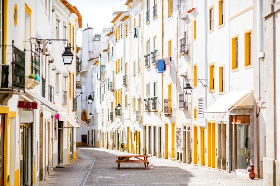 Una strada di Evora, Portogallo