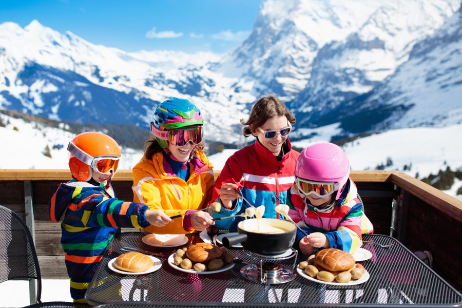 Pranzo in montagna a base di fonduta