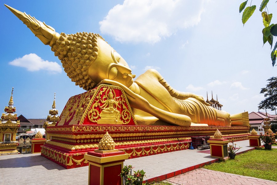 Statua di Buddha a Wat Pha That Luang, Laos