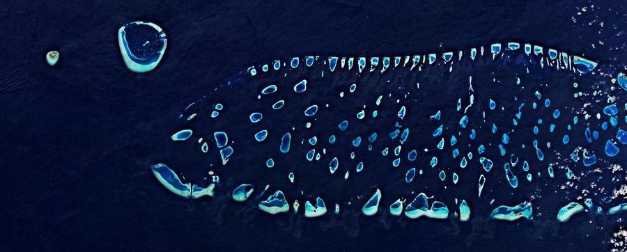 Maldive dallo spazio: pic: contains modified Copernicus Sentinel data (2019), processed by ESA, CC BY-SA 3.0 IGO