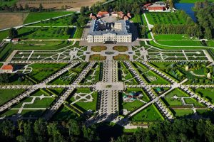 Palazzo di Rundale e giardini esterni